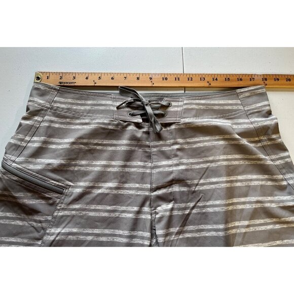 Under Armour Mens Loose Fit Striped Swim Trunks Board Shorts Heatgear Sz 36 READ - Picture 3 of 9